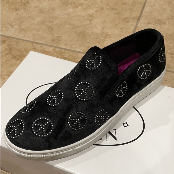 GIRLS STEVE MADDEN VELVET RHINESTONE SLIP-ON SHOES - Picture 3 of 8